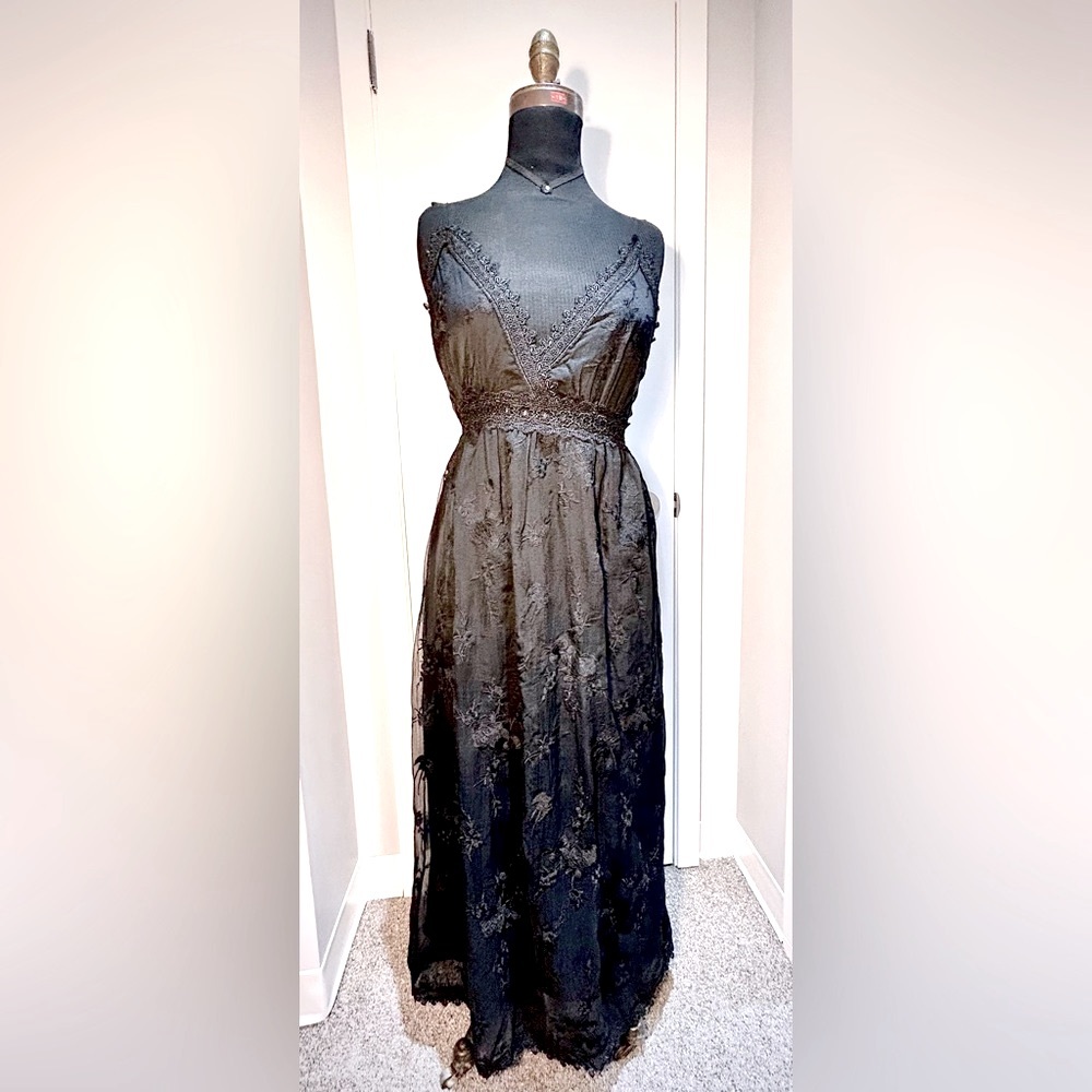Mendocino Lock & Key Black Lace Dress